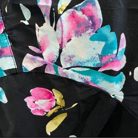 Women’s small Scrub Tops x 5 - Picture 14 of 15